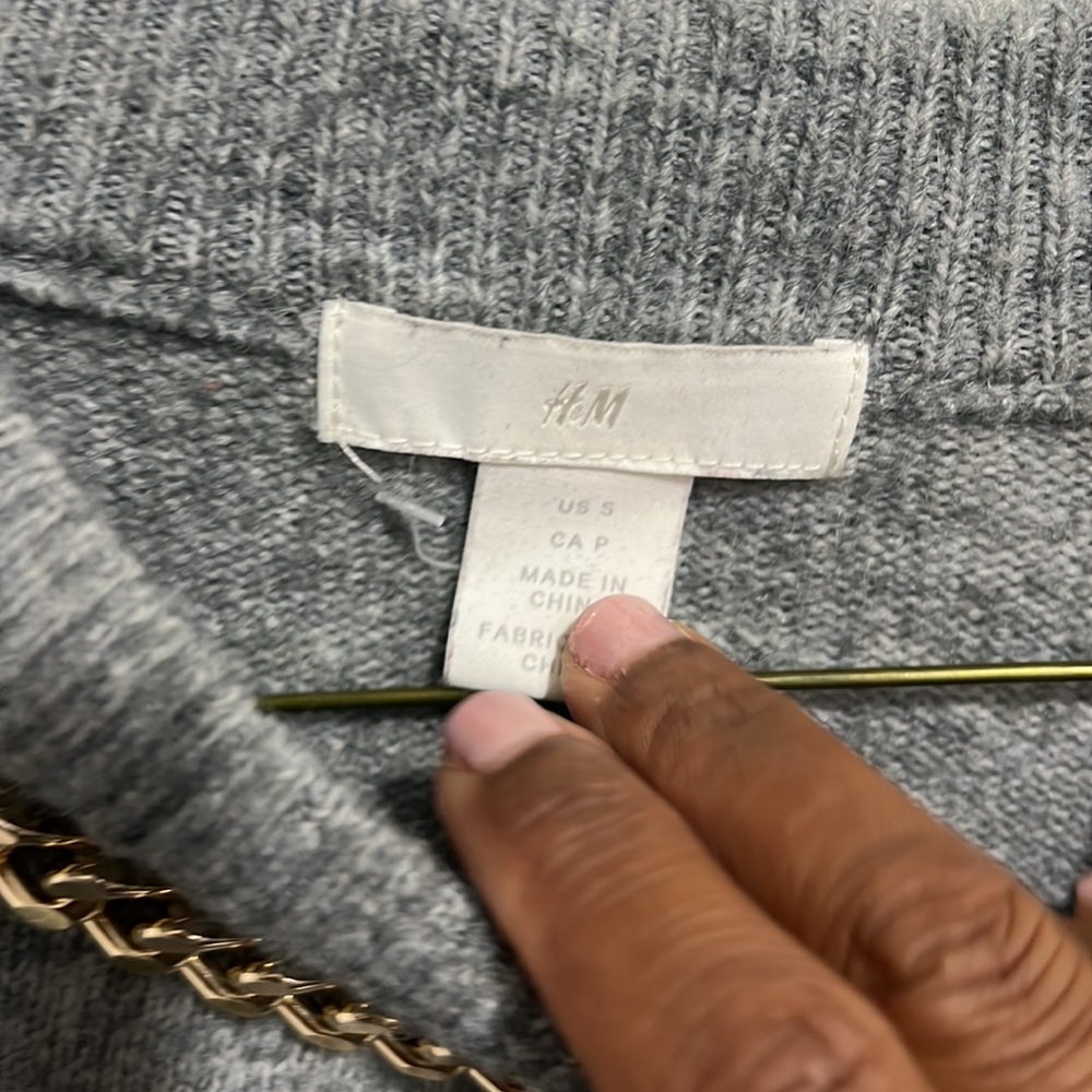 Like new! H&M Sweater - Picture 3 of 4